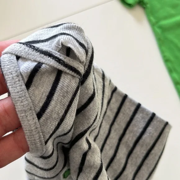 (2) 3 piece CARTER’S sets 24month - Picture 4 of 10